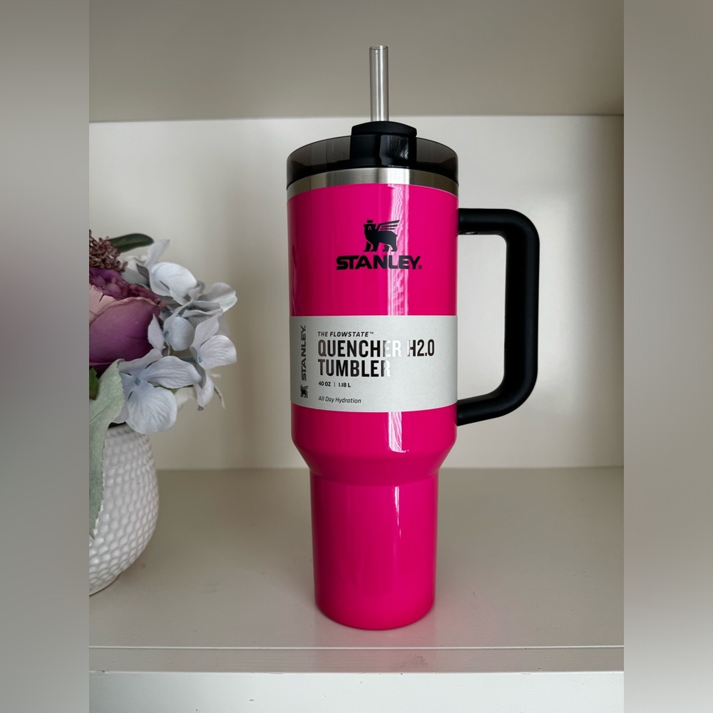 Stanley 40 oz. Quencher H2.0 FlowState Tumbler –‎ Electric Pink - Picture 4 of 9